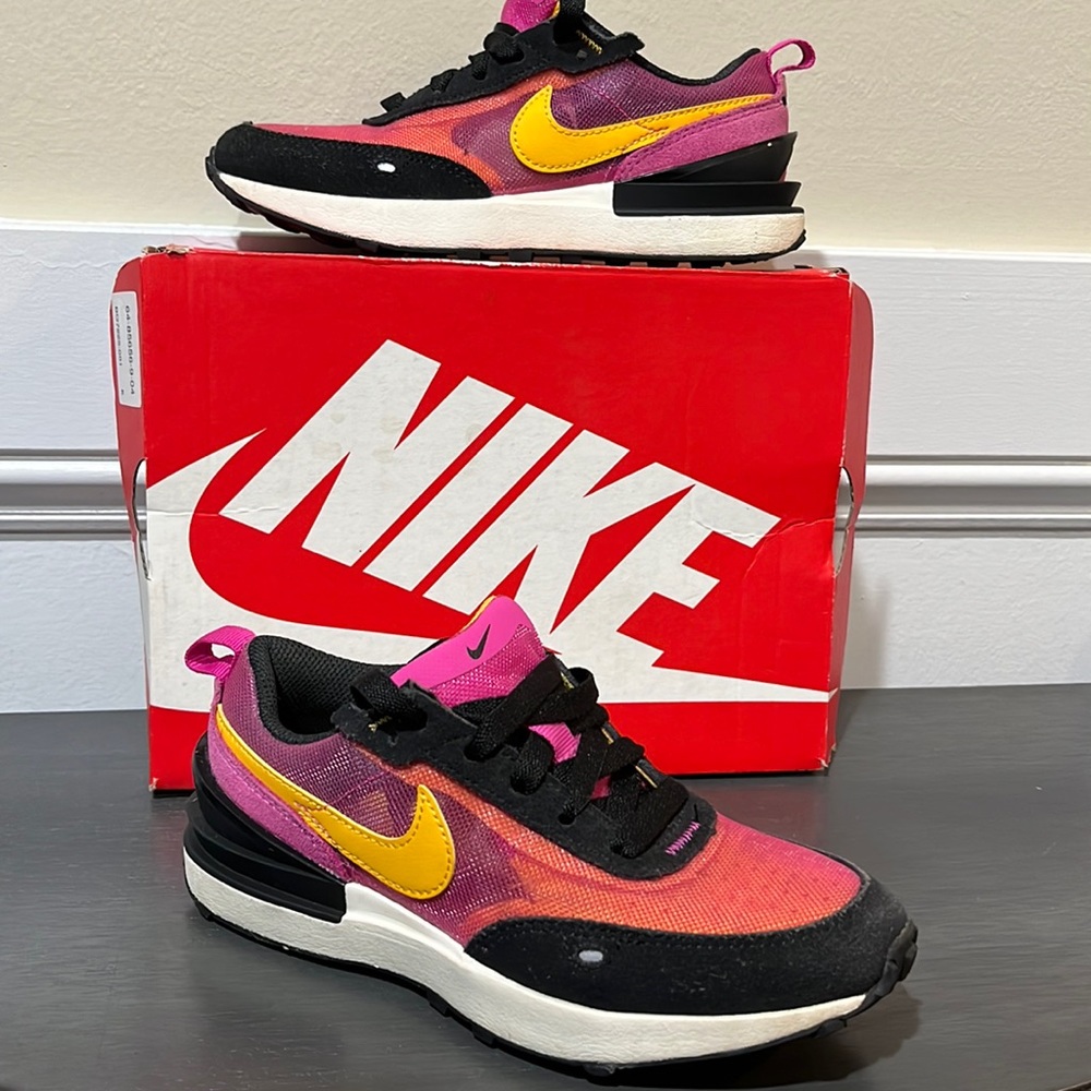 NIKE SNEAKERS